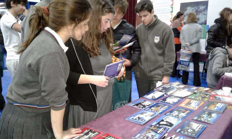 Escuela Media |Feria Conexión Universitaria , United High School