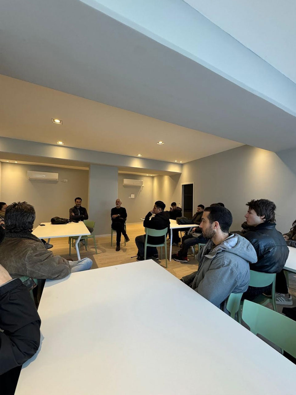 Estudiantes UB visitan Obras