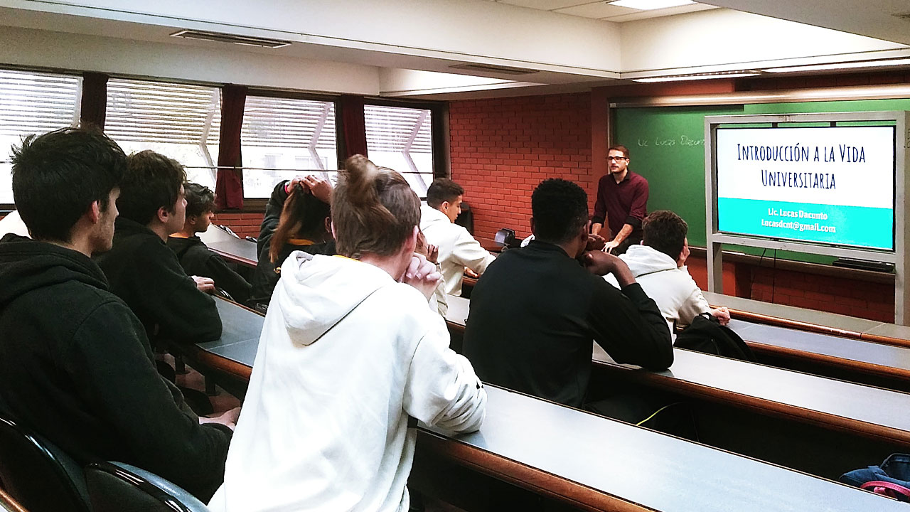 El Instituto José Ingenieros visita la UB