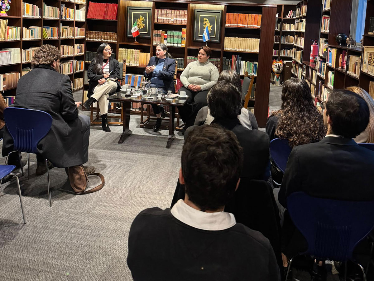 Estudiantes de Relaciones Internacionales participaron de una visita académica a la Embajada de México en el marco del programa Diplomacia UB