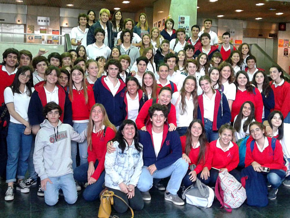 La Escuela Santa María Vistió la UB 