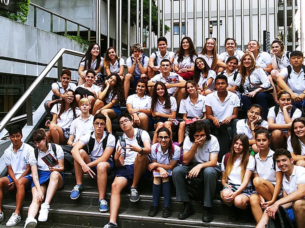 La Escuela Argentina General Belgrano Visita La UB