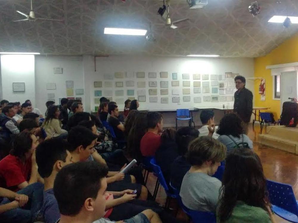 La UB visita el Instituto Industrial Luis Huergo