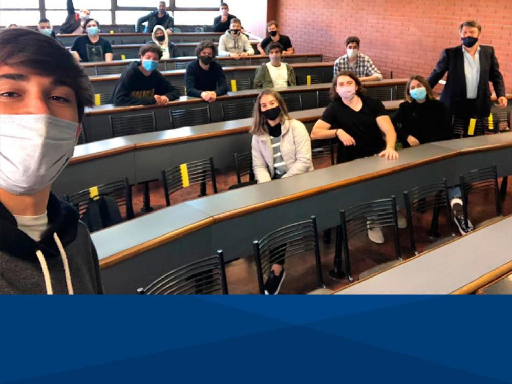 La Carrera de Administración regresa a las aulas