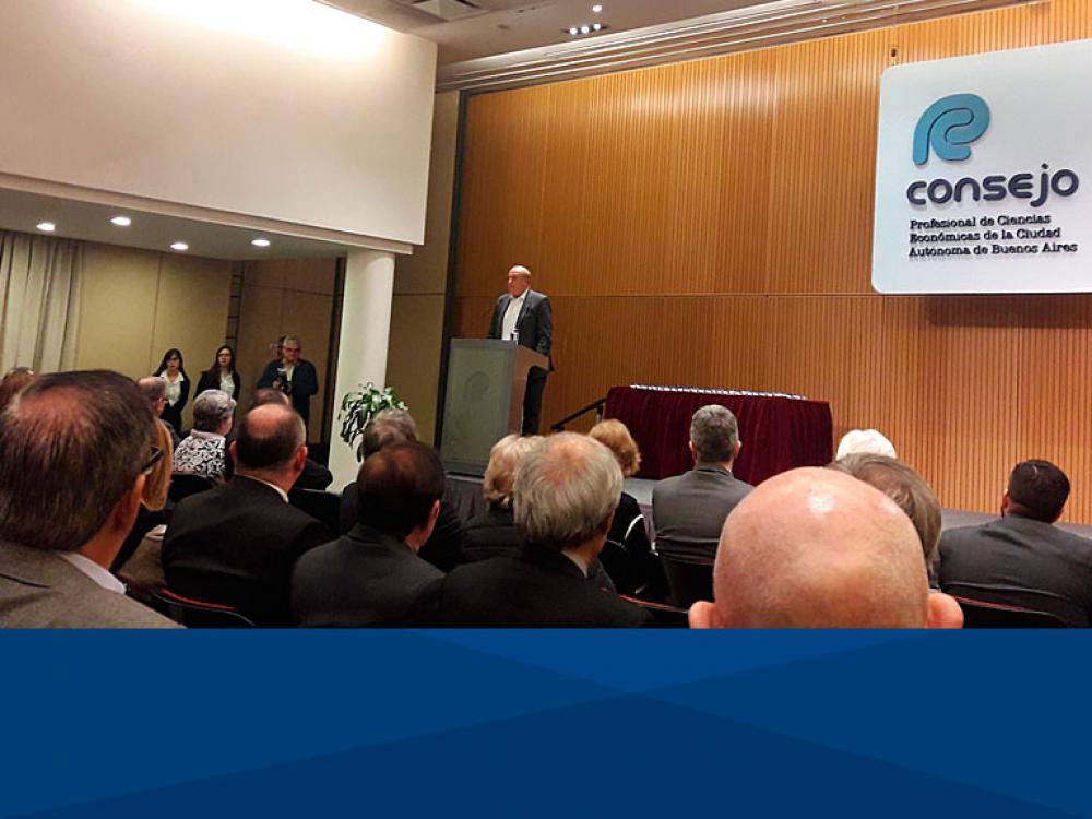 Entrega Diploma al Mg. Andrés Di Pelino