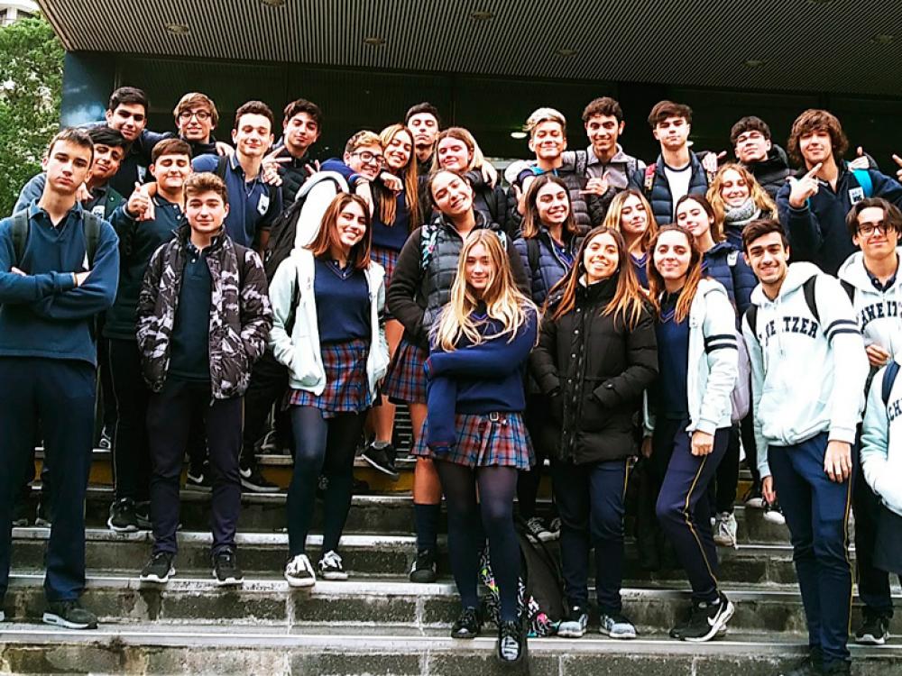 El Instituto Albert Schweitzer de Lanús visita la UB