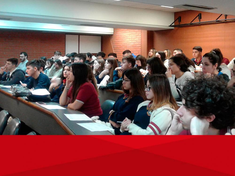 El Instituto Summa y el Colegio Francisco Faa Di Bruno visitan la UB