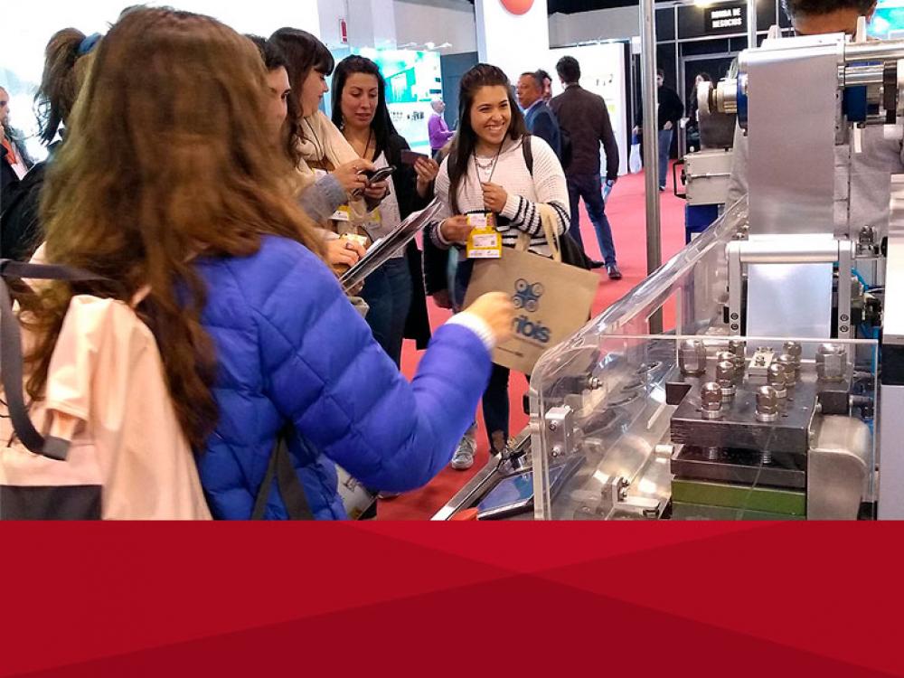 Alumnos de la UB en la ExpoFYBI