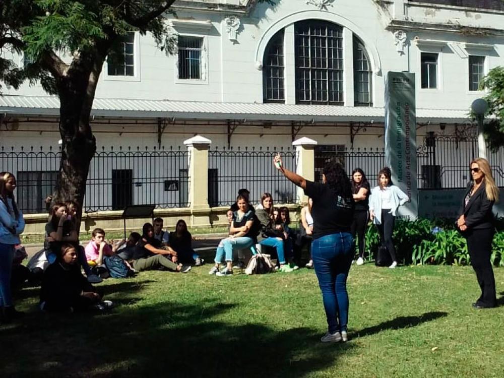 Alumnos de la UB en el Museo de los Inmigrantes