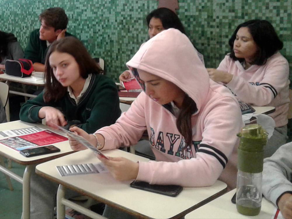 La UB visita el Colegio Bayard con el programa "La Justicia va a la Escuela"