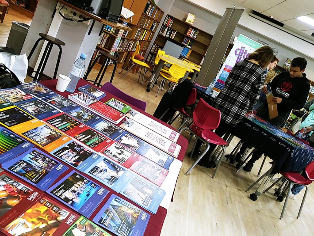 La UB en ferias de colegios secundarios