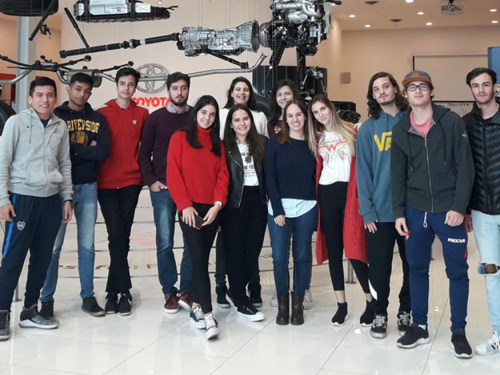 La UB visita Toyota